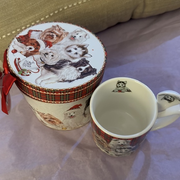 Christmas Mug With Spoon - Picture 4 of 7